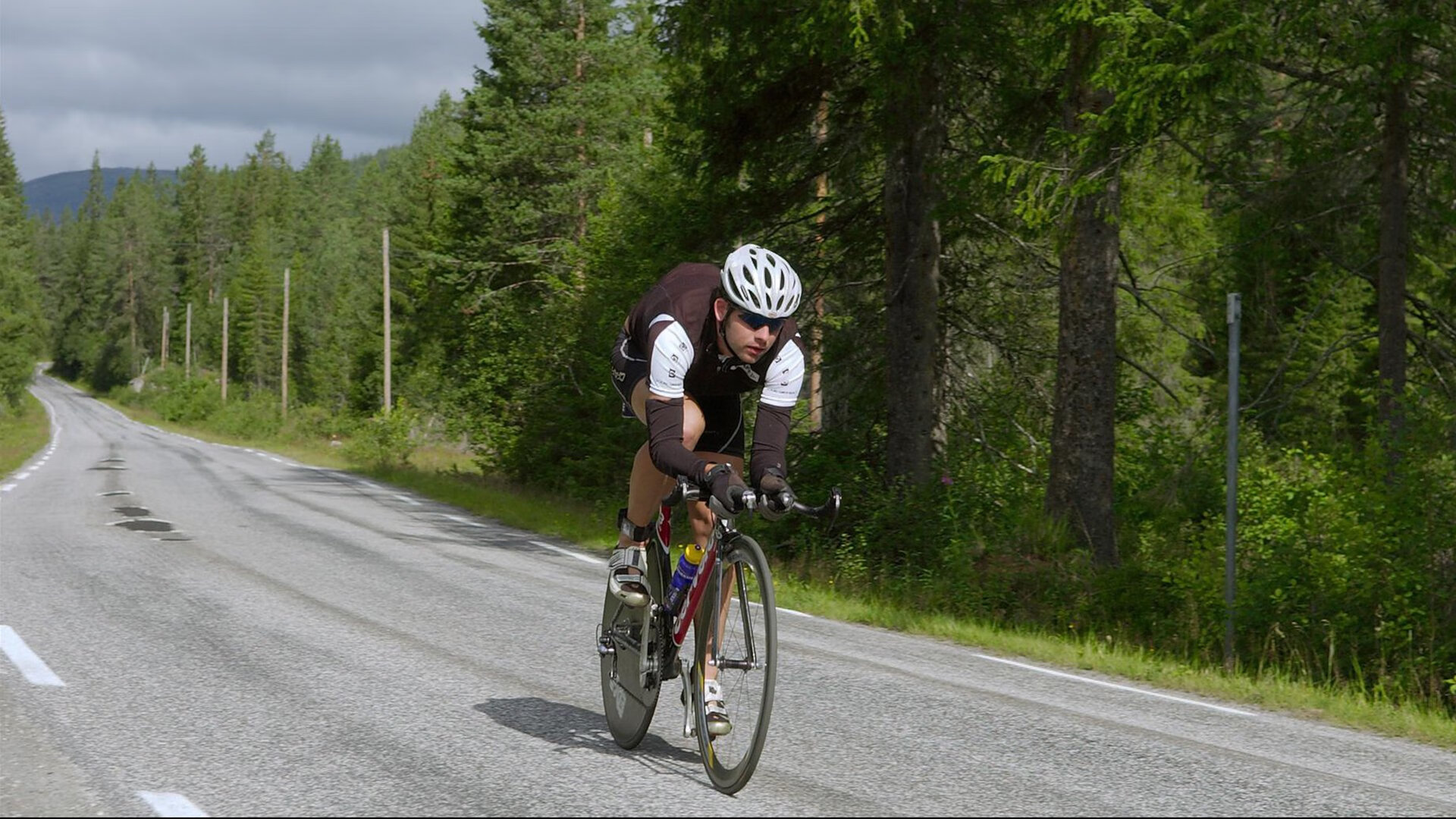 全锦赛四强战激情夜！詹姆斯里突外投，迈阿密热火横扫拜仁慕尼黑